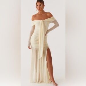 Peppermayo Exclusive Ginny Maxi Dress features an off-shoulder Sz 14 NWT